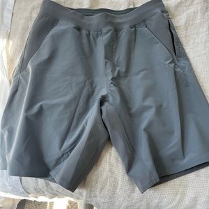 Men’s LuLuLemon Size Large Gray Athletic Shorts